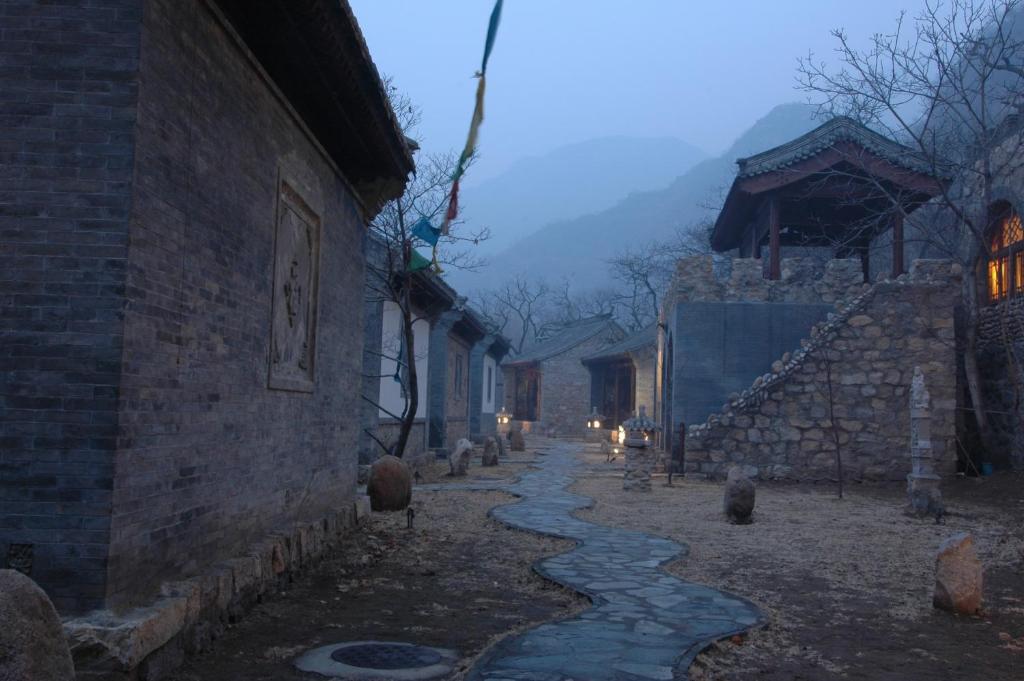 Red Capital Ranch/ Shambala At The Great Wall Inn Beijing