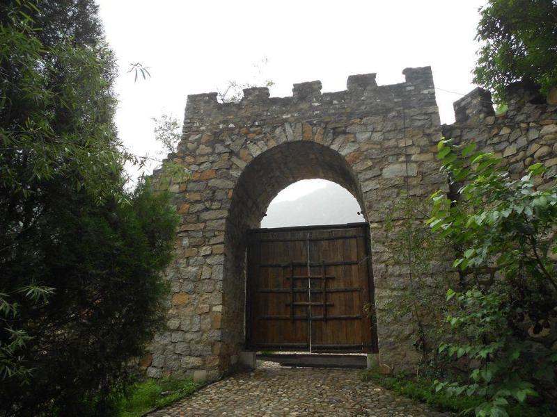 Red Capital Ranch/ Shambala At The Great Wall Inn 3*